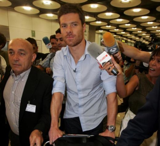 VIDEO: Isterie la Madrid pentru Xabi Alonso! Vezi cum l-a primit presa!_3