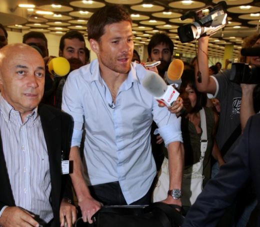 VIDEO: Isterie la Madrid pentru Xabi Alonso! Vezi cum l-a primit presa!_7