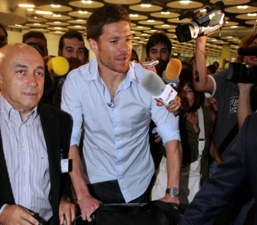 VIDEO: Isterie la Madrid pentru Xabi Alonso! Vezi cum l-a primit presa!_7