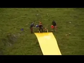 VIDEO / Cea mai lunga saritura in piscina din lume! :)