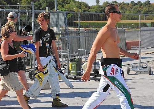 SUPER FOTO: Cum se pregateste Schumacher de revenirea in F1_2