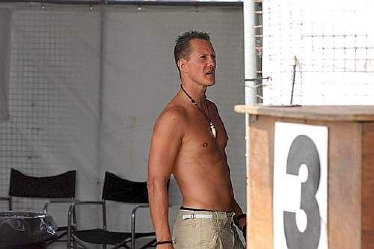 SUPER FOTO: Cum se pregateste Schumacher de revenirea in F1_11