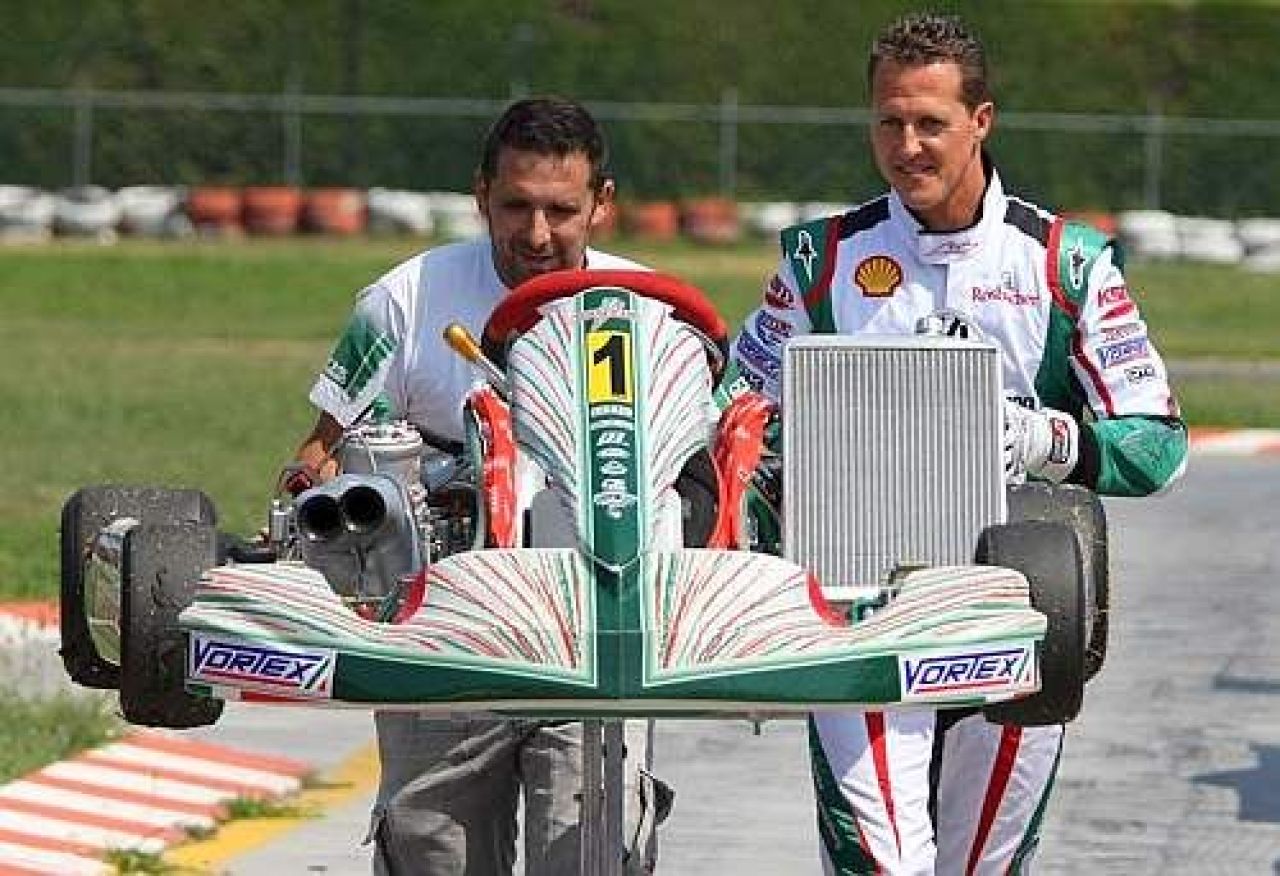 SUPER FOTO: Cum se pregateste Schumacher de revenirea in F1_23