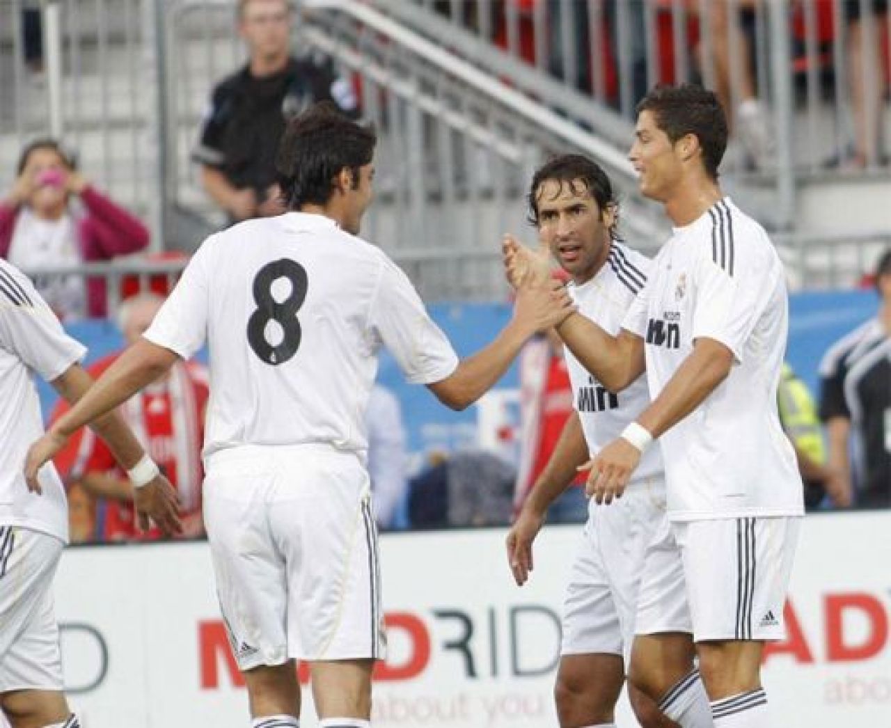 VIDEO: Spectacol Real! Kaka debuteaza, Ronaldo marcheaza! Real 5-1 Toronto!_9