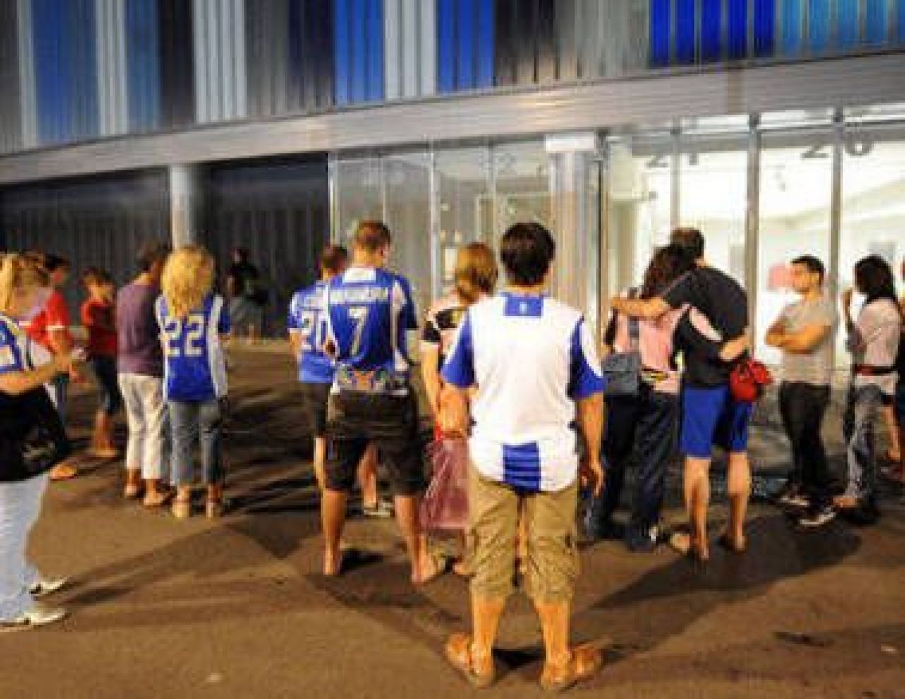 Sute de fani au facut noapte alba la stadionul lui Espanyol, in memoria lui Daniel Jarque!_3