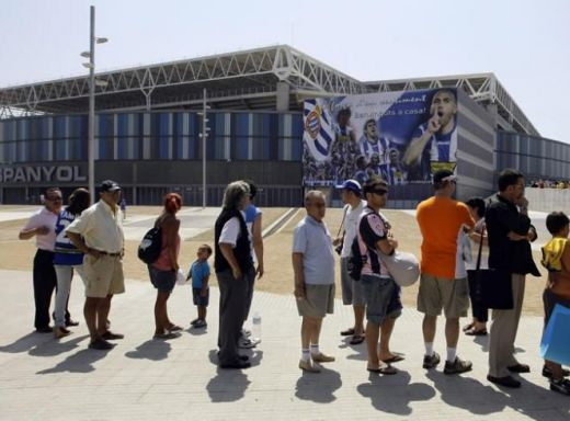 VIDEO Emotionant! Mii de fani si-au luat adio de la Dani Jarque!_7