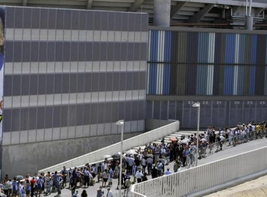 VIDEO Emotionant! Mii de fani si-au luat adio de la Dani Jarque!_9