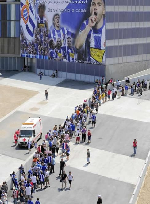 EMOTIONANT: 14.000 de oameni si-au luat adio de la Dani Jarque!_20