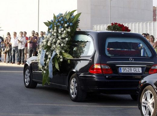 EMOTIONANT: 14.000 de oameni si-au luat adio de la Dani Jarque!_24