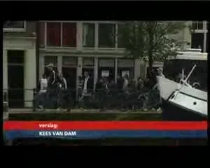 VIDEO: Revolutie in Amsterdam! Batai intre suporterii Olandei si Angliei in Cartierul&nbsp;Rosu