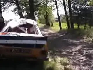 VIDEO Cum a driblat o femeie moartea la raliuri!