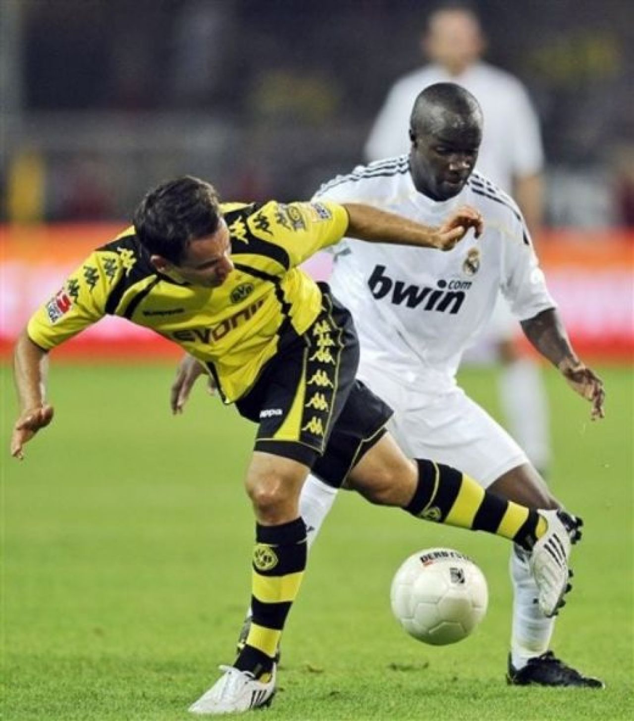 VIDEO: Galaxie de 5 stele! Dortmund 0-5 Real Madrid! Kaka, gol si pasa de geniu_24