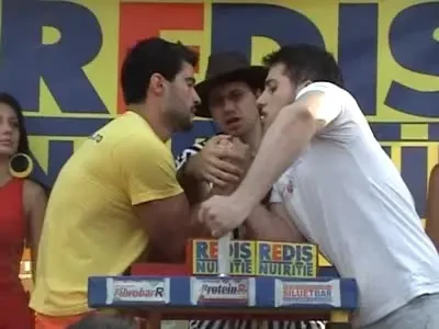 Incredibil!&nbsp;Un concurent a cazut sub masa la Cupa Litoralului la Skandenberg&nbsp;:)