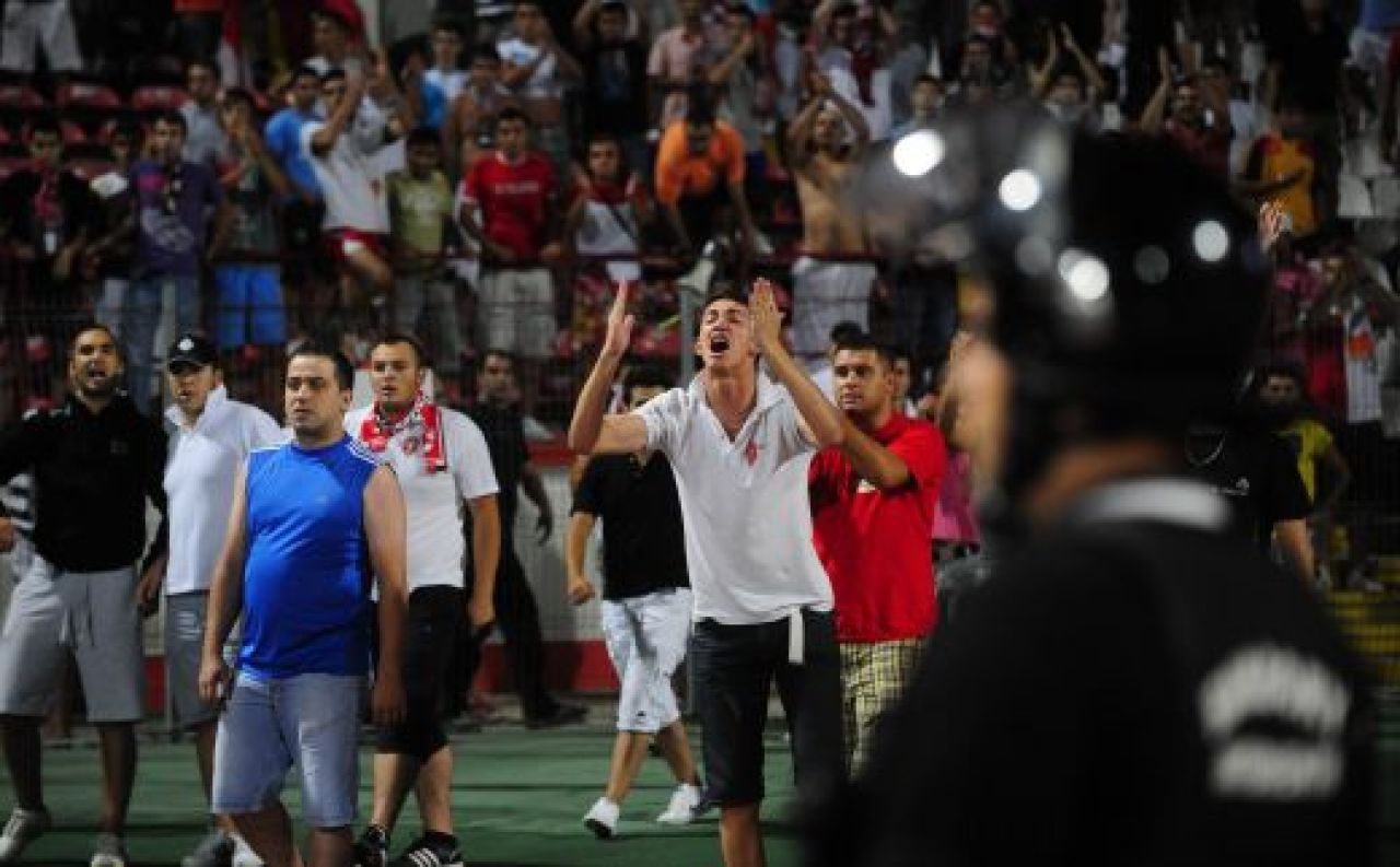 FOTO si VIDEO / Incredibil: fanii o pot scoate pe Dinamo 3 ani din Europa:_4