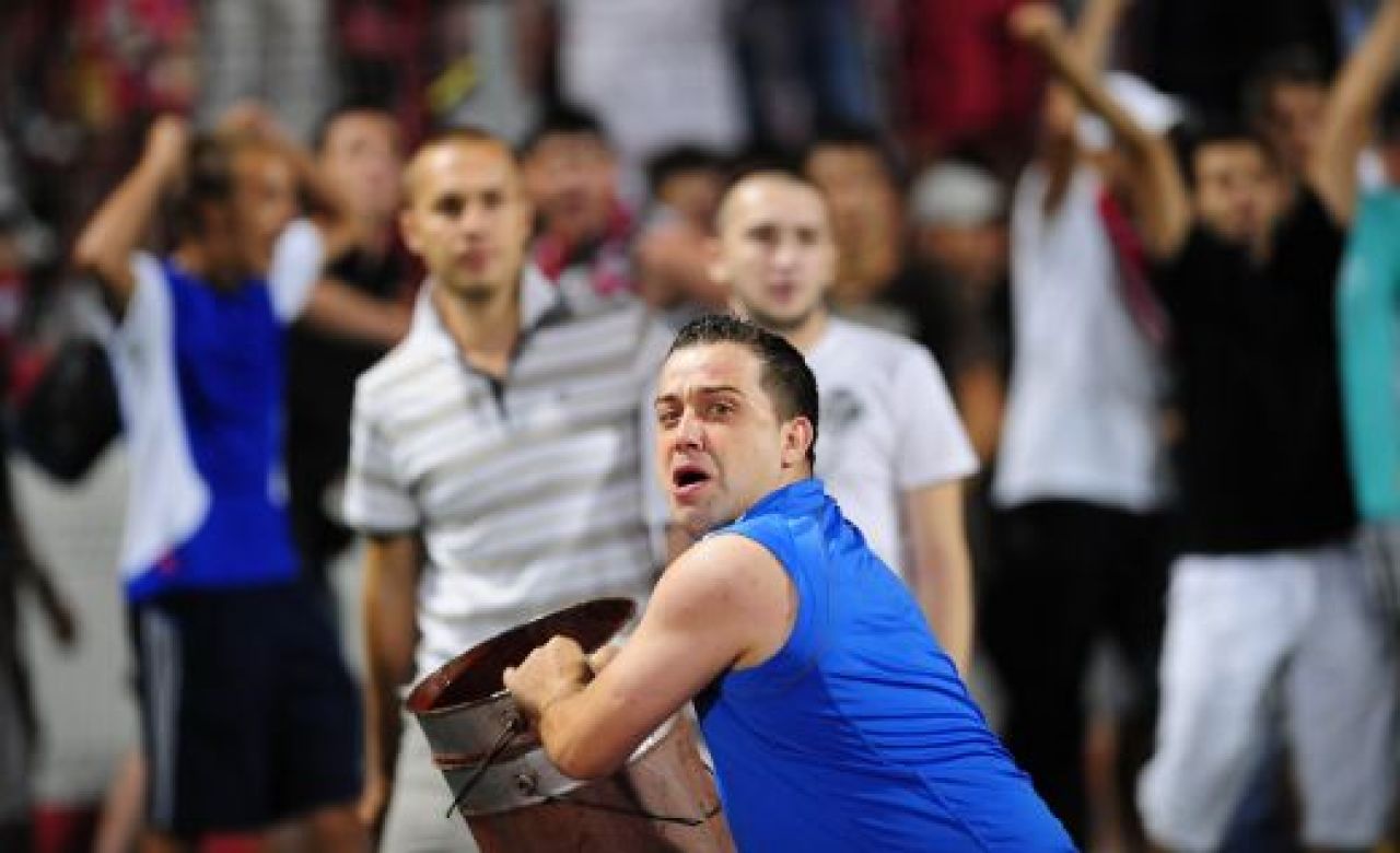 FOTO si VIDEO / Incredibil: fanii o pot scoate pe Dinamo 3 ani din Europa:_8