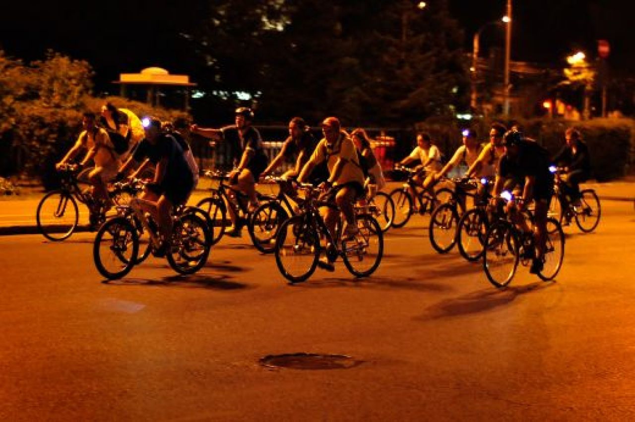 Ciclopromenada nocturna in centrul Bucurestiului!_8