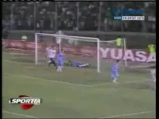 VIDEO / Iata un picior care l-ar face invidios si pe Van Damme! :)