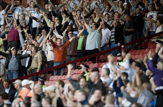 VIDEO / Huliganii au devastat Londra in cele mai grave incidente din Anglia dupa anii '80!_3