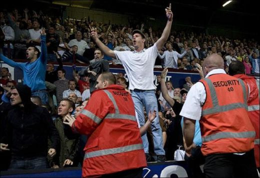 VIDEO / Huliganii au devastat Londra in cele mai grave incidente din Anglia dupa anii '80!_10