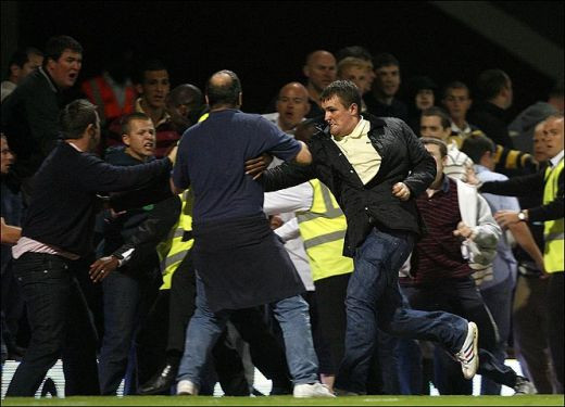 VIDEO / Huliganii au devastat Londra in cele mai grave incidente din Anglia dupa anii '80!_9