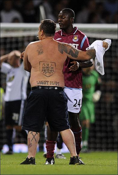 VIDEO / Huliganii au devastat Londra in cele mai grave incidente din Anglia dupa anii '80!_11