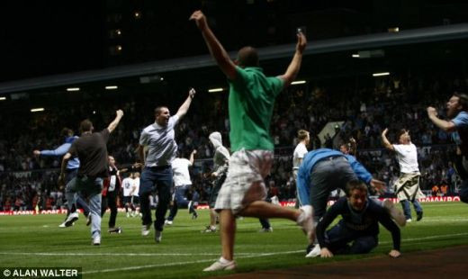 Interzisi pe viata de pe stadion! Vezi la ce poate duce batalia de la West Ham-Millwall!_4