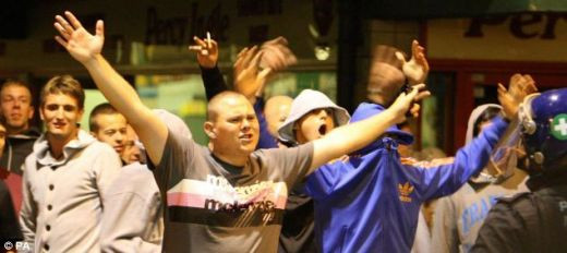 Interzisi pe viata de pe stadion! Vezi la ce poate duce batalia de la West Ham-Millwall!_7