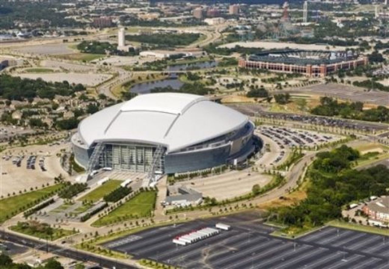 Cowboys Stadium - stadionul care a uimit America!_3