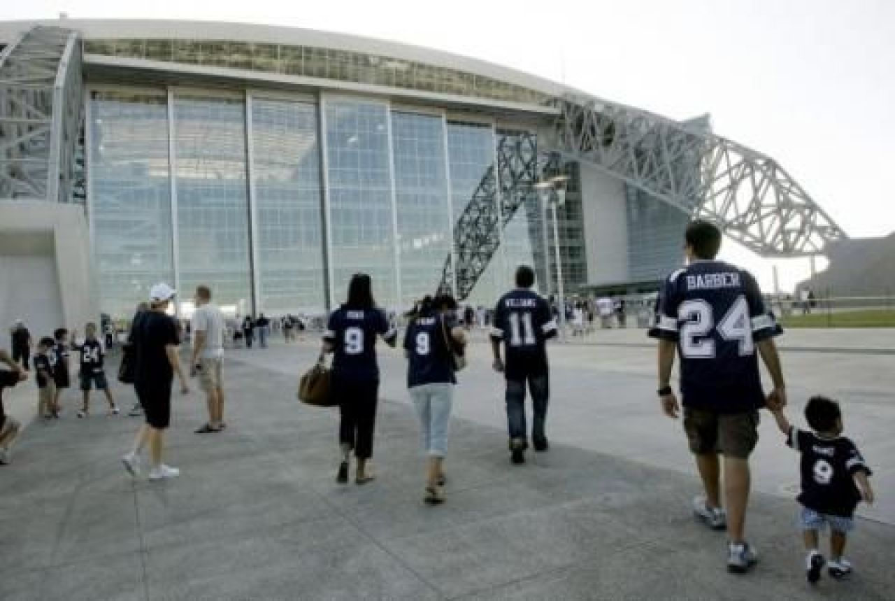 Cowboys Stadium - stadionul care a uimit America!_2