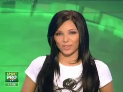 VIDEO / Nebunie la aeroport: fanii si jucatorii lui Dinamo au cantat impotriva Stelei: