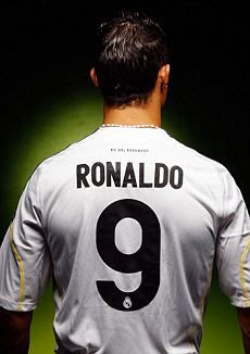 FOTO: Ronaldo este The Ultimate Galactico! Si-a facut tricoul de la Real in 4 limbi