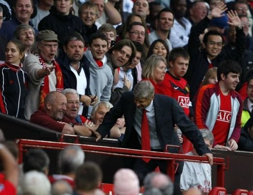 Incredibil! Wenger, eliminat de arbitru la United - Arsenal! Vezi cum a facut in tribuna_7