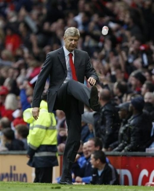 Incredibil! Wenger, eliminat de arbitru la United - Arsenal! Vezi cum a facut in tribuna_11