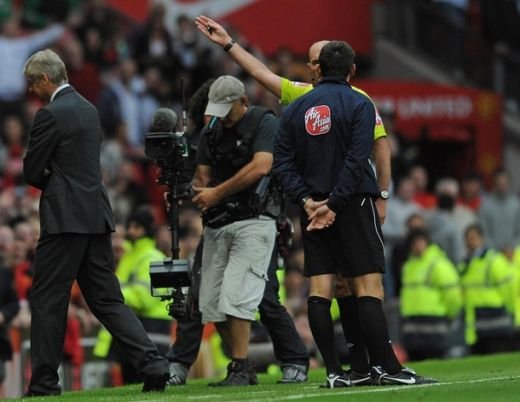 Incredibil! Wenger, eliminat de arbitru la United - Arsenal! Vezi cum a facut in tribuna_12