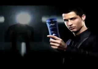 Ultima nebunie a lui Cristiano Ronaldo:&nbsp;dribling cu samponul!