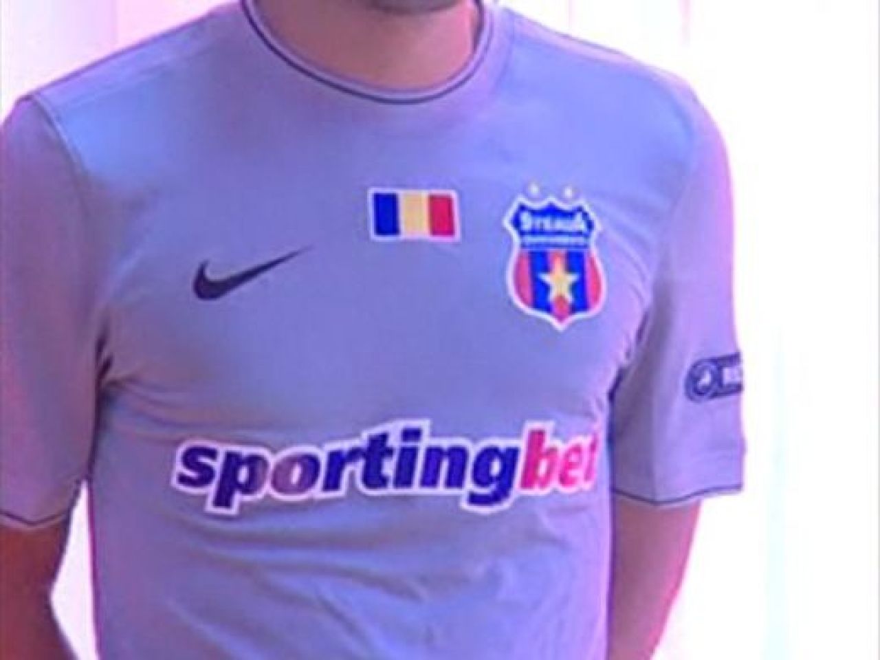 FOTO! Echipamentul Stelei in Europa League si Tanase cu nr. 6 pe spate!_3