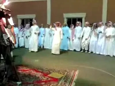 VIDEO&nbsp;Radoi invata de la arabi sa danseze pe Smooth Criminal a lui Michael Jackson!