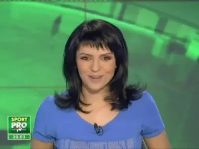 Elena Udrea Cocos ii invata pe Chivu si Marica cum sa-i jumuleasca pe cocosii ..galici!