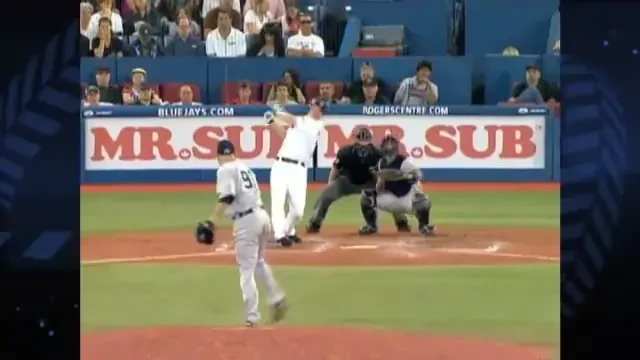 VIDEO Fostul prieten al Madonnei a&nbsp;incalecat&nbsp;o politista pe terenul de baseball!