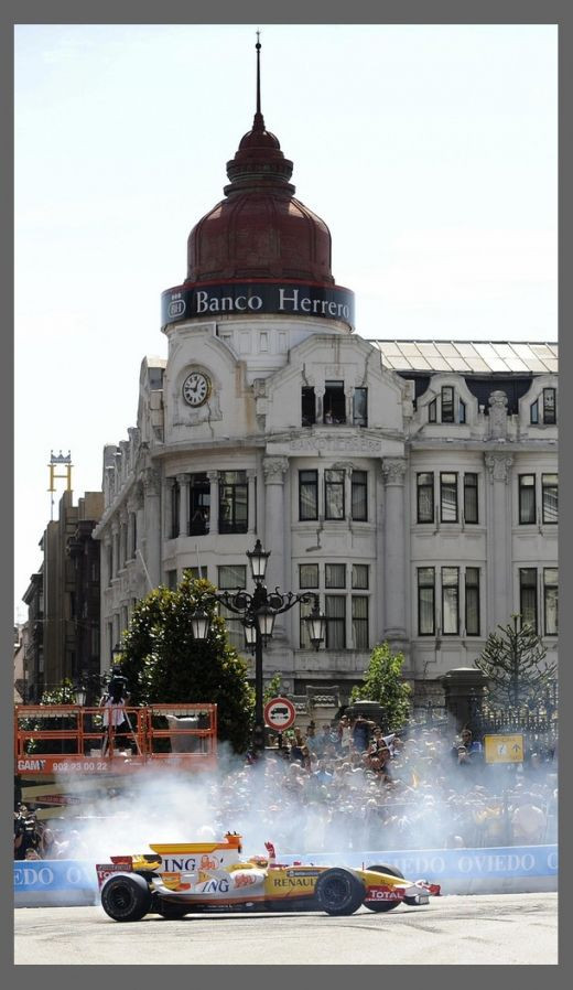 FOTO Si-a gasit drumul! 150.000 de oameni au fost la inaugurarea strazii Alonso din Spania!_4