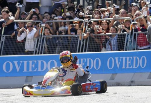 FOTO Si-a gasit drumul! 150.000 de oameni au fost la inaugurarea strazii Alonso din Spania!_6