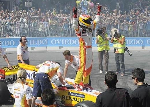 FOTO Si-a gasit drumul! 150.000 de oameni au fost la inaugurarea strazii Alonso din Spania!_15