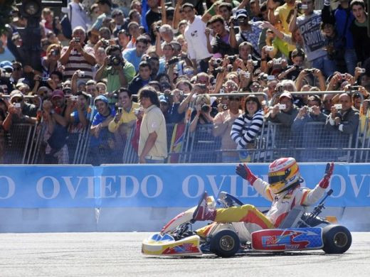 FOTO Si-a gasit drumul! 150.000 de oameni au fost la inaugurarea strazii Alonso din Spania!_16