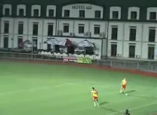 VIDEO: Vezi un super-gol de la 70 de metrii!