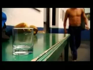 Marquez socheaza - isi bea urina inainte de meci!