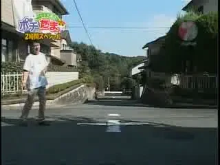 VIDEO! Cainele circar care face pe Cristiano Ronaldo la controlul balonului :))