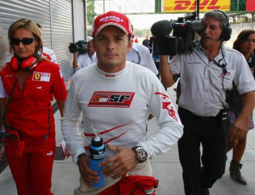 FOTO: Fisichella si-a facut praf masina pe pista! Vezi accidentului pilotului F1!