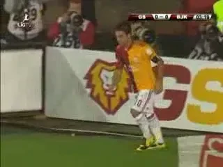 VIDEO / Galata o zdrobeste pe Besiktas intr-un derby incendiar