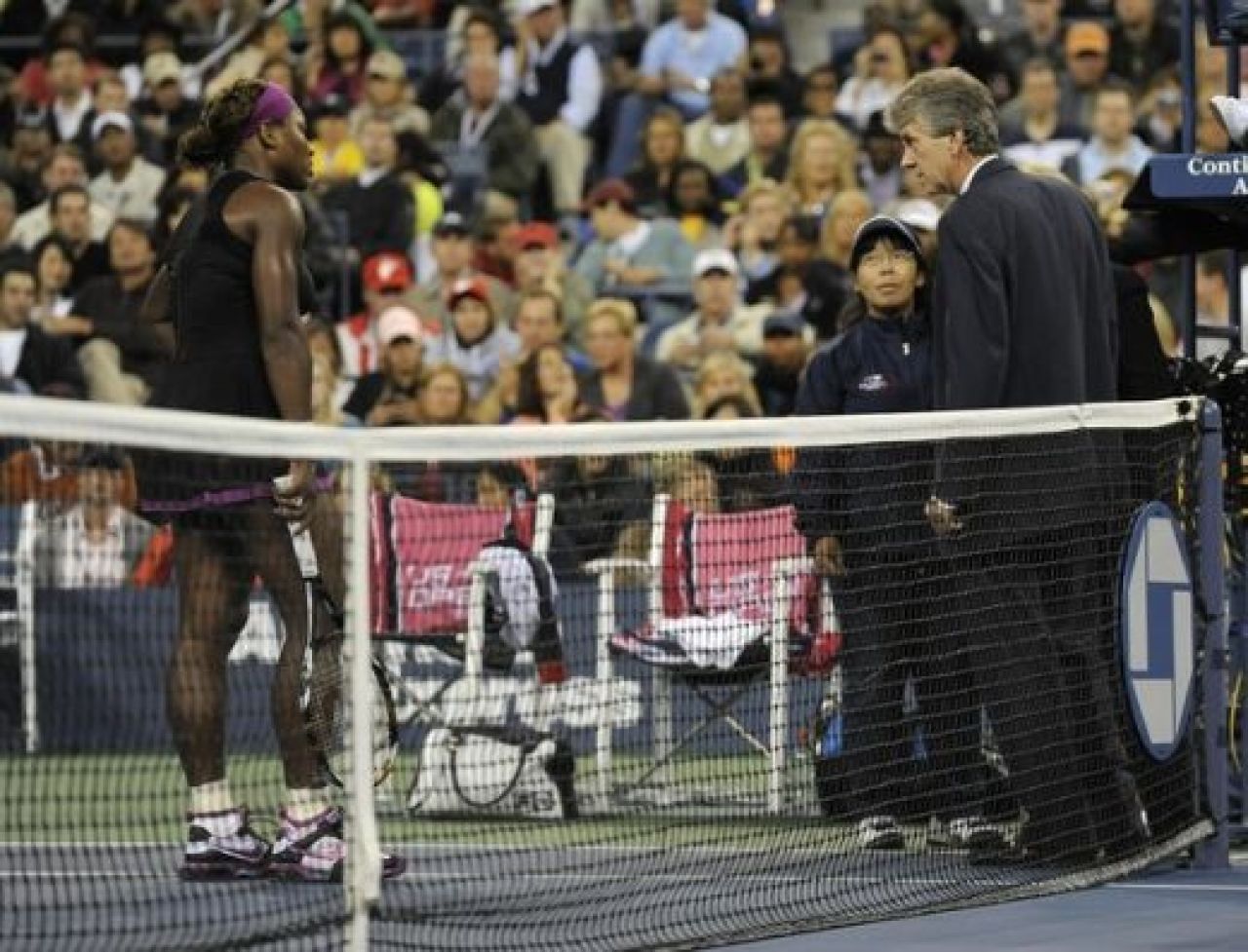 Clijsters s-a calificat in finala la US Open dupa un mega scandal! Vezi ce i-a spus Serena arbitrului:_3