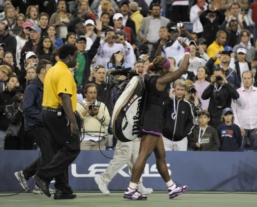 Clijsters s-a calificat in finala la US Open dupa un mega scandal! Vezi ce i-a spus Serena arbitrului:_4